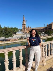 Jazzmy throws up the Hook ‘em horns at Plaza de Espana.