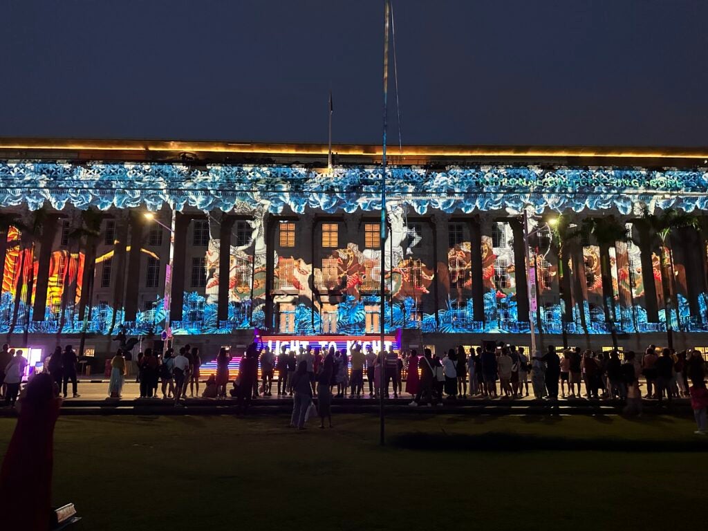 Visual projects laid over the National Gallery in Singapore exterior facade.