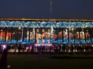 Visual projects laid over the National Gallery in Singapore exterior facade.