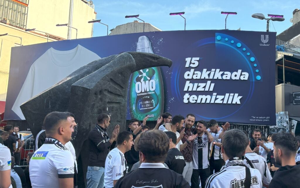 Let the Beşiktaş match begin!