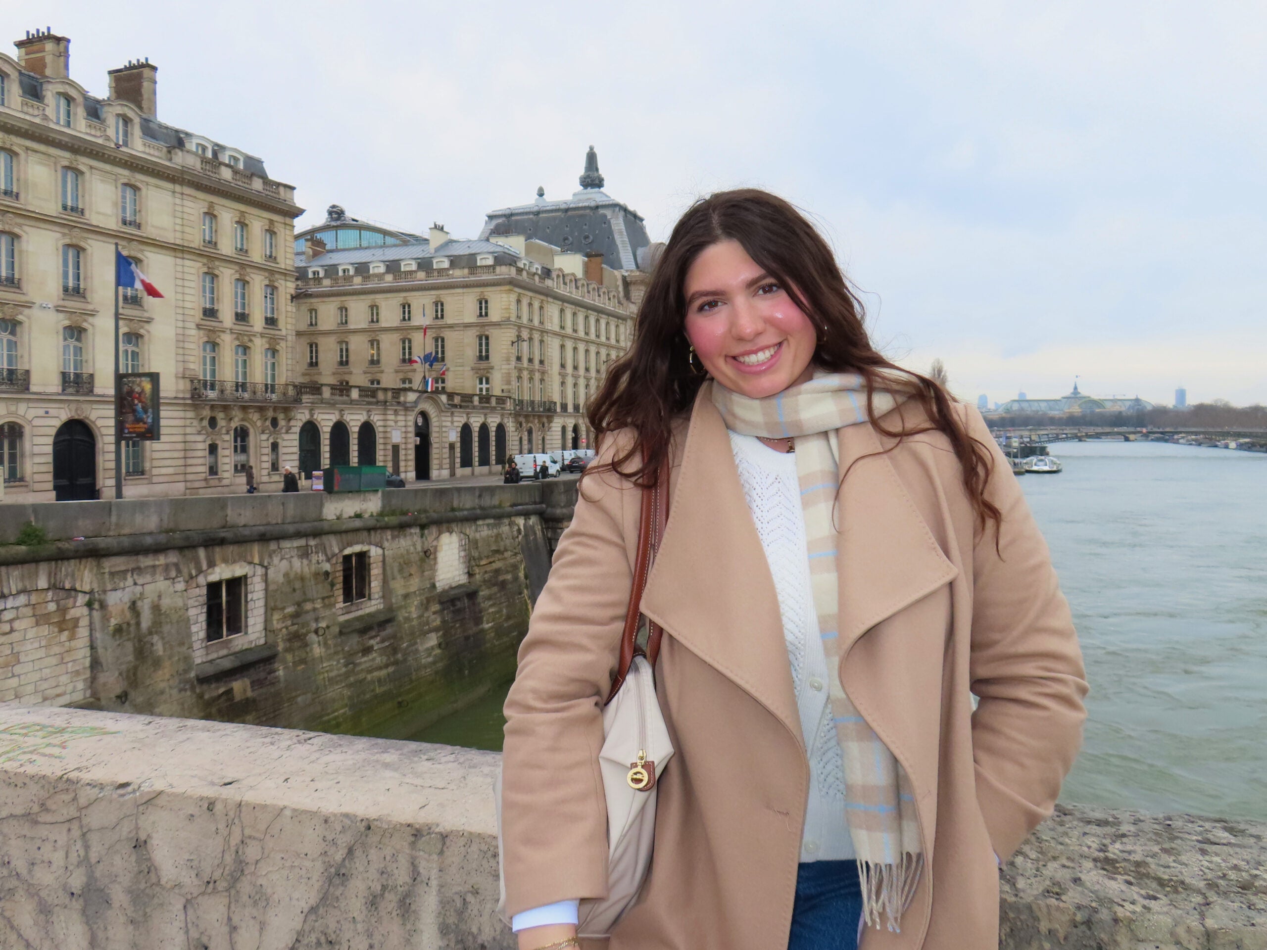 Naomi at At la Musée d'Orsay in France