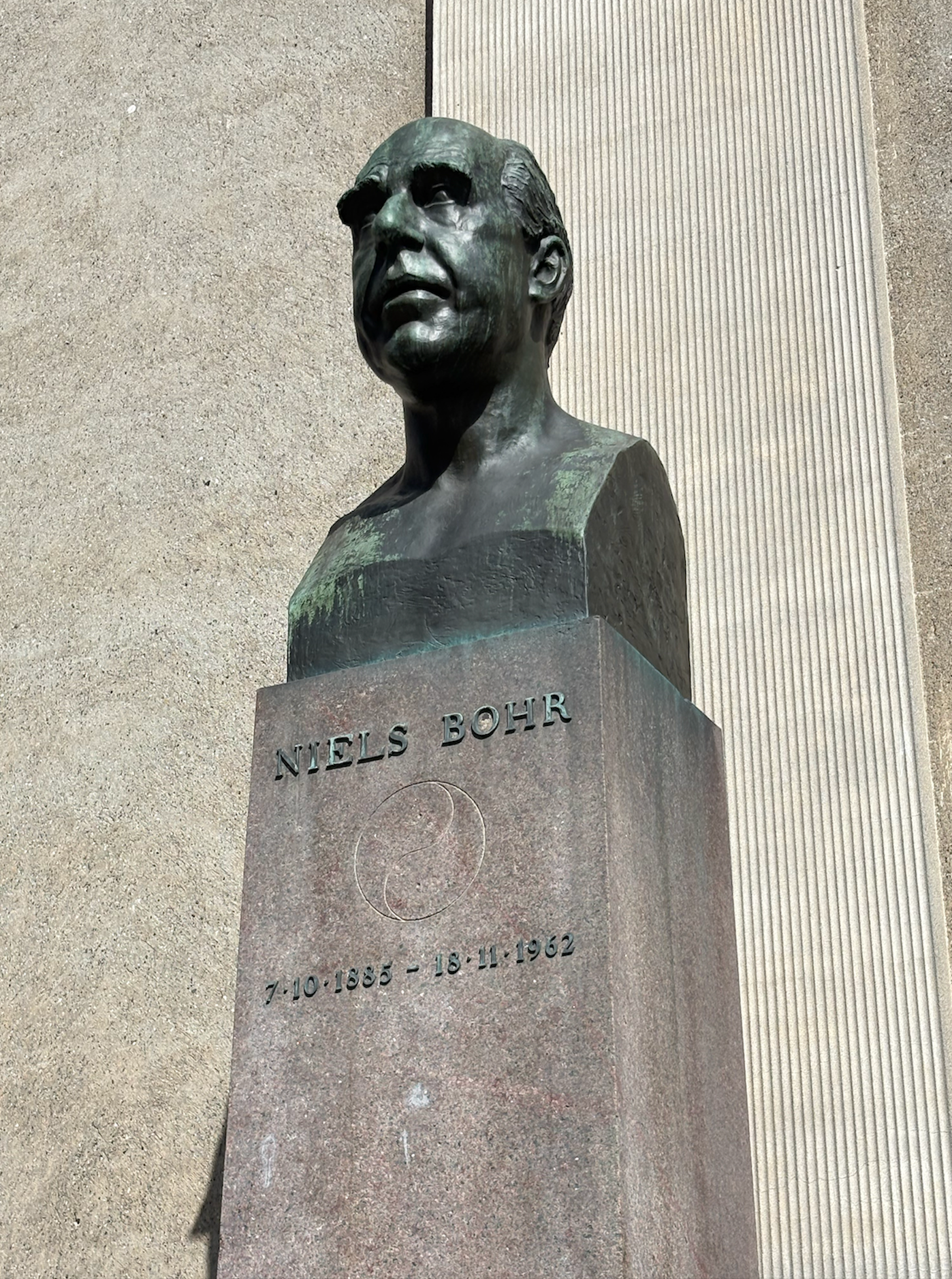 Bust of Niels Bohr